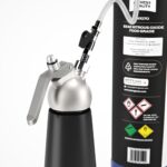 Intergases 2 kg refillable N2O cylinder with Oxyturbo regulator, W21.8 adapter and Smartwhip 500 ml black cream dispenser – detail-dispenser