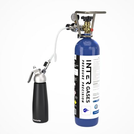 Intergases 2 kg refillable N2O cylinder with Oxyturbo regulator, W21.8 adapter and Smartwhip 500 ml black cream dispenser – set-34-right